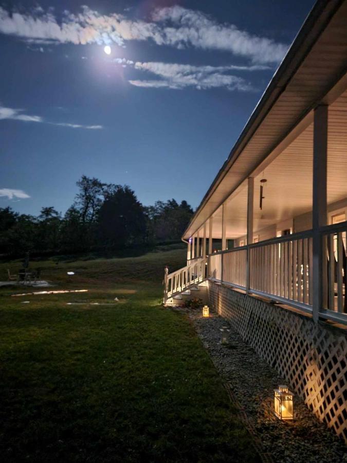 Moonlight Manor Bed & Breakfast Floyd Exterior foto