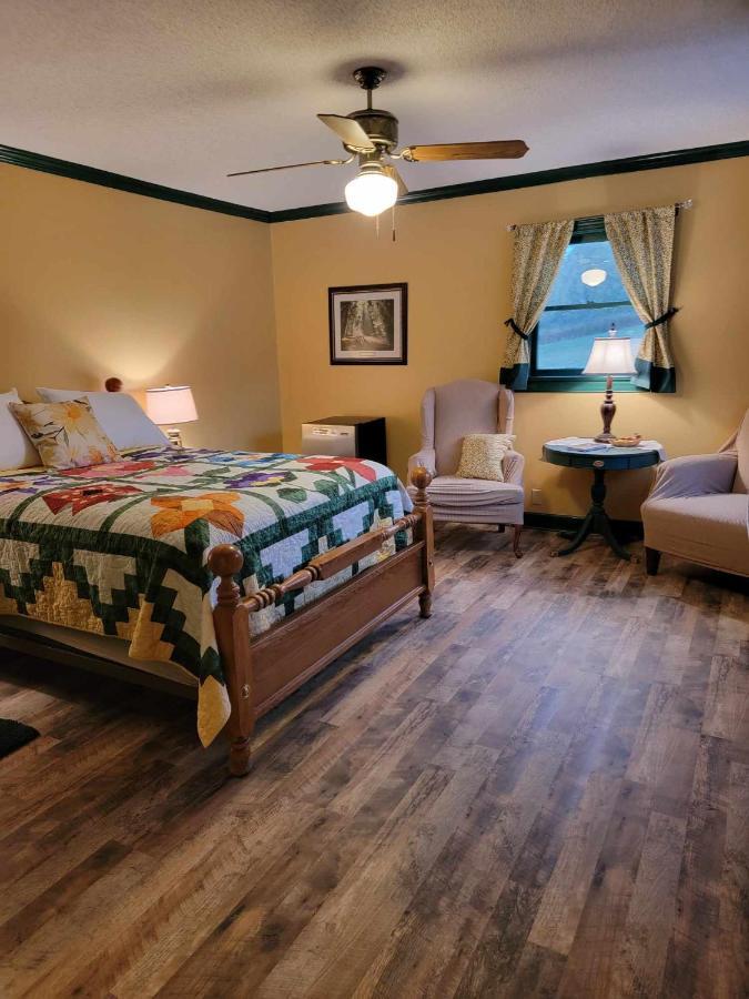 Moonlight Manor Bed & Breakfast Floyd Exterior foto