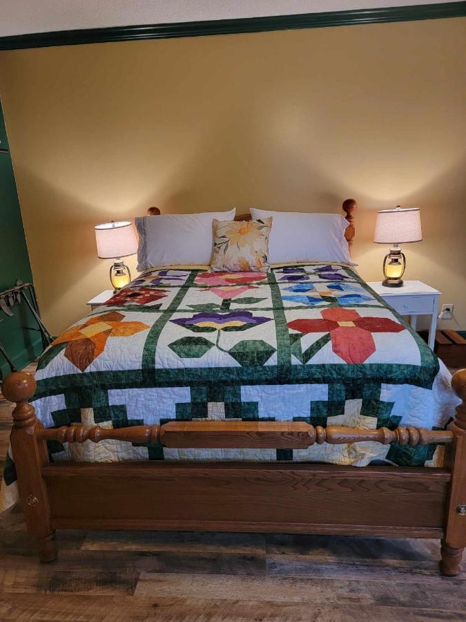Moonlight Manor Bed & Breakfast Floyd Exterior foto
